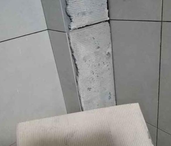 安徽瓷砖空鼓维修公司分享下厨房瓷砖脱落的补救措施。